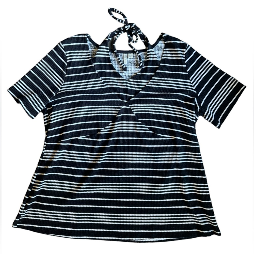 Cato Women's Grey & White Striped V Neck Sewn in Halter Short Sleeve Size 18/20W